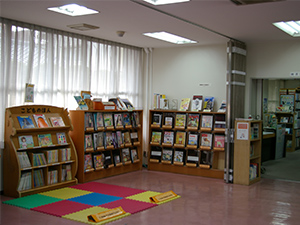 宗岡公民館図書室の内観