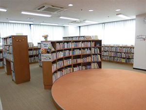宗岡第二公民館図書室の内観
